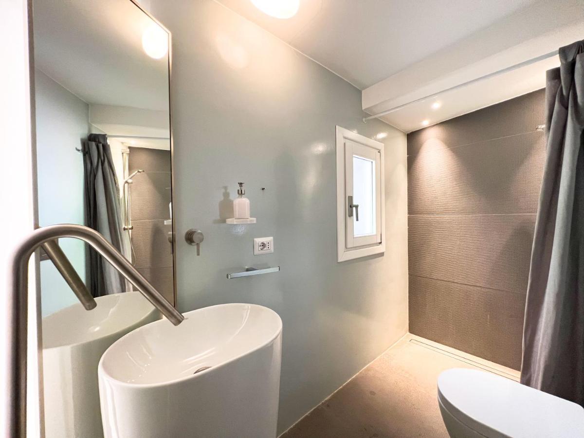 로마 Luxury House & Secret Garden - Strategic Location, 100M To Metro B 아파트 외부 사진