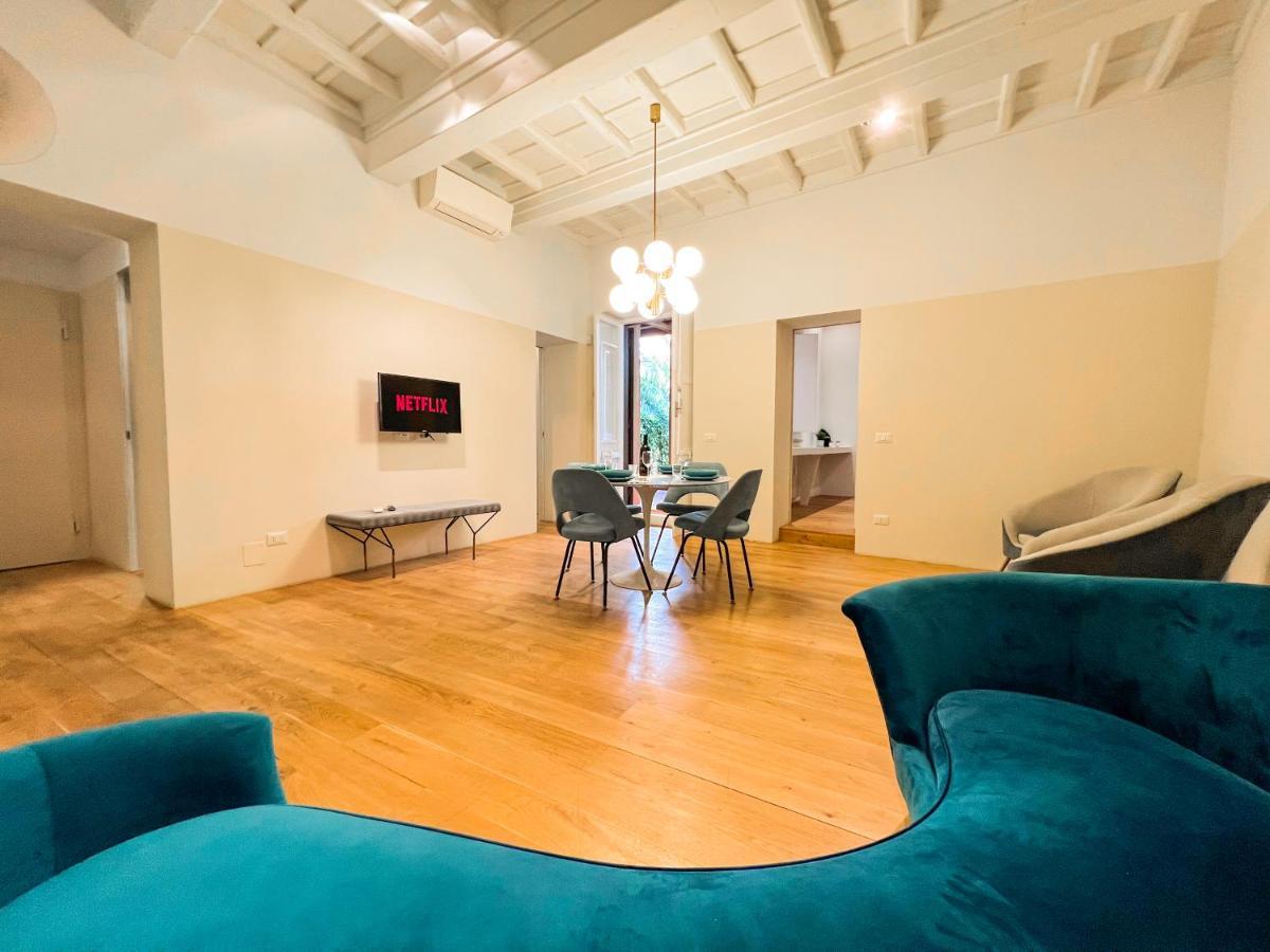 로마 Luxury House & Secret Garden - Strategic Location, 100M To Metro B 아파트 외부 사진