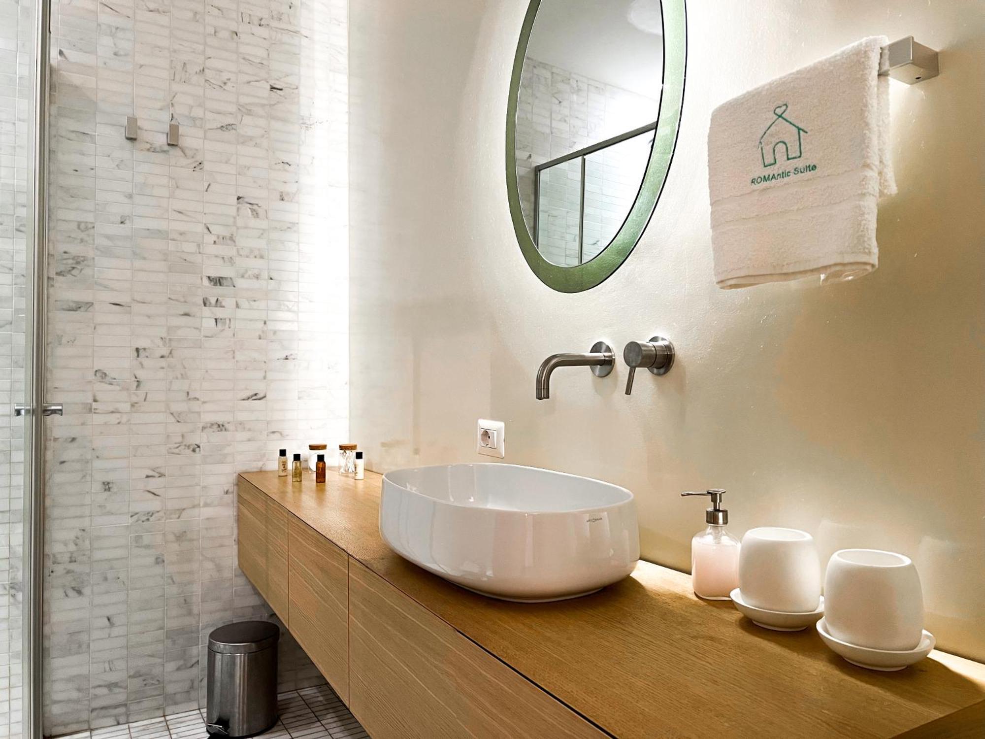 로마 Luxury House & Secret Garden - Strategic Location, 100M To Metro B 아파트 외부 사진